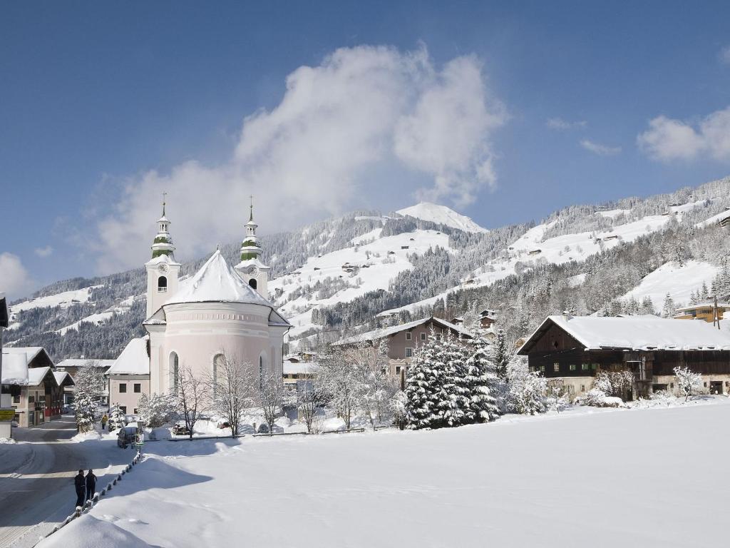 Luxurious holiday home with terrace in Tyrol during the winter