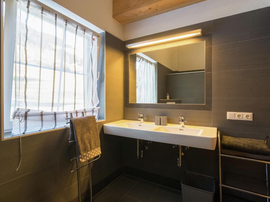 A bathroom at Luxurious holiday home with terrace in Tyrol