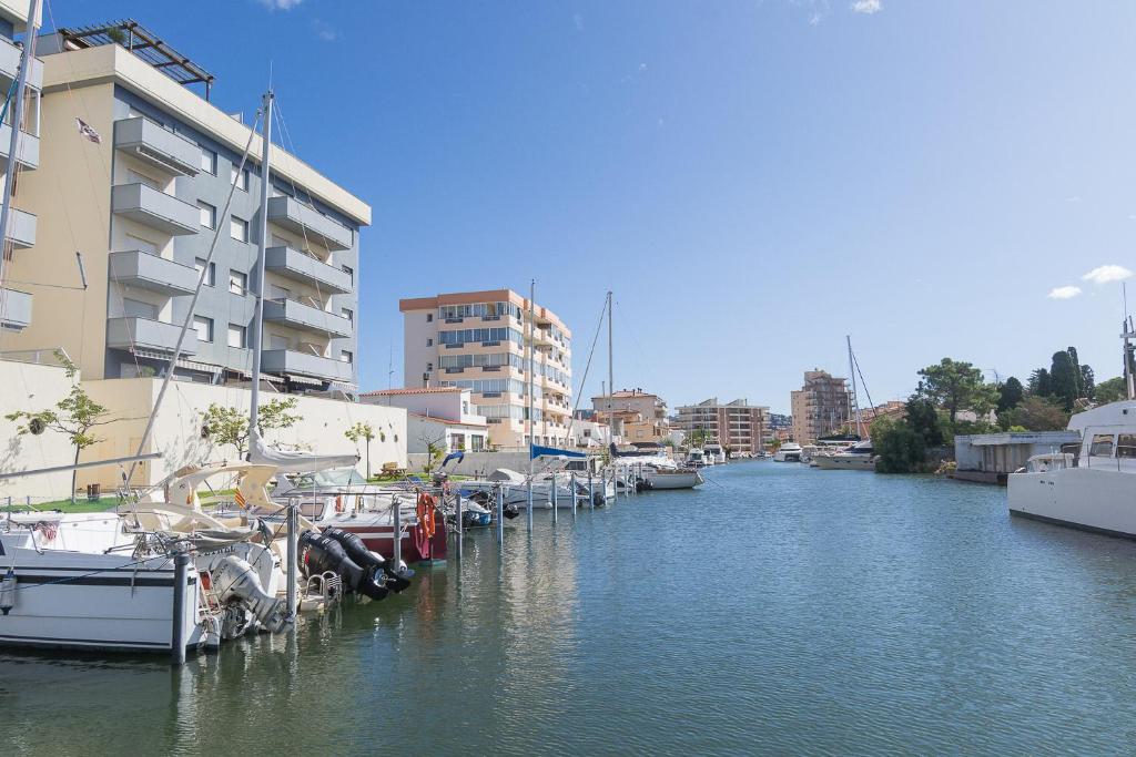 ACP08 Bel appartement avec vue piscine, Roses – Updated 2022 ...