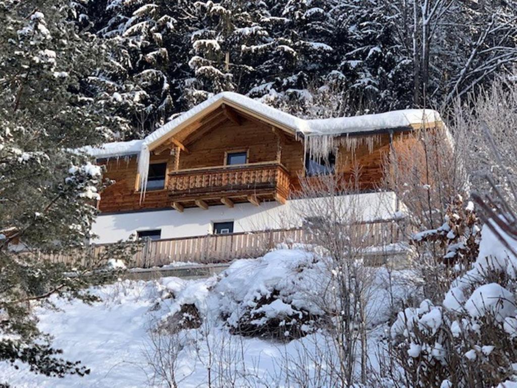 Chalet in Bruck am Grossglockner near ski lift v zime