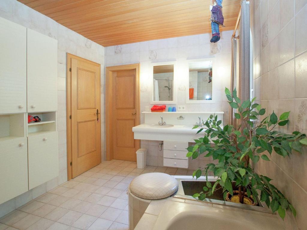 Kúpeľňa v ubytovaní Holiday Home near Ski Area with Balcony