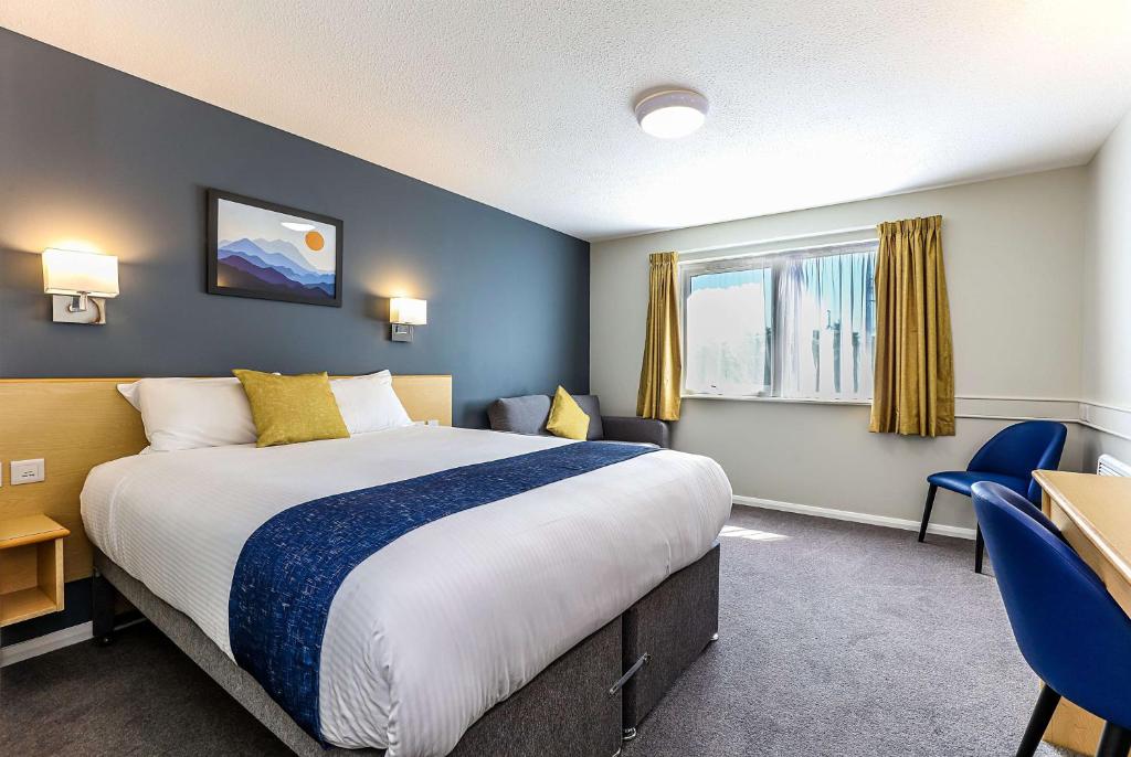Days Inn Hotel Fleet - 家庭房