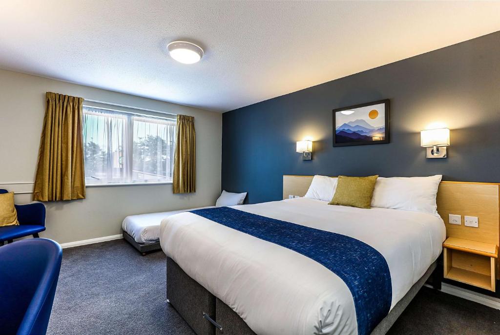 Days Inn Hotel Fleet - 家庭房