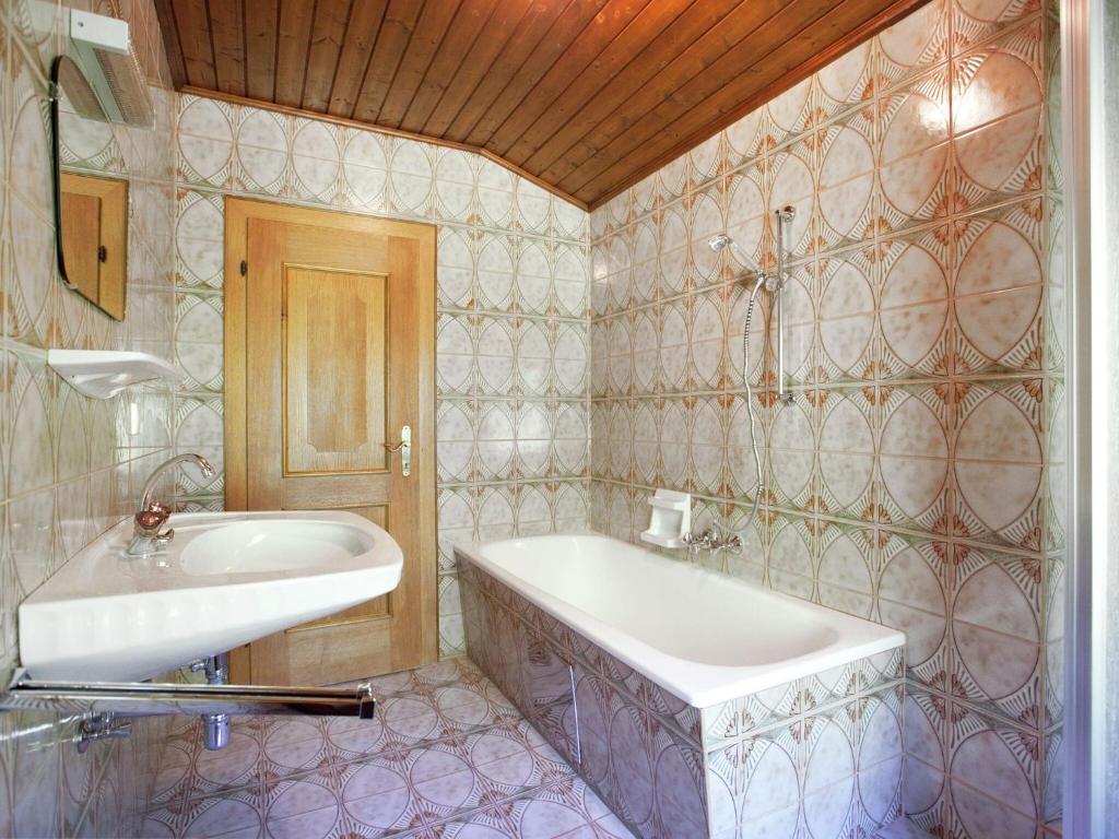 A bathroom at Apartment with balcony - formerly TUI Ferienhaus