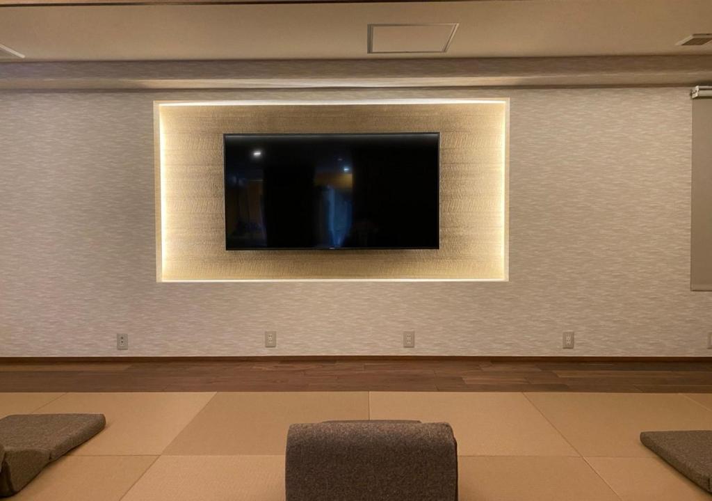 TV a/nebo společenská místnost v ubytování Nagoya B's Hotel