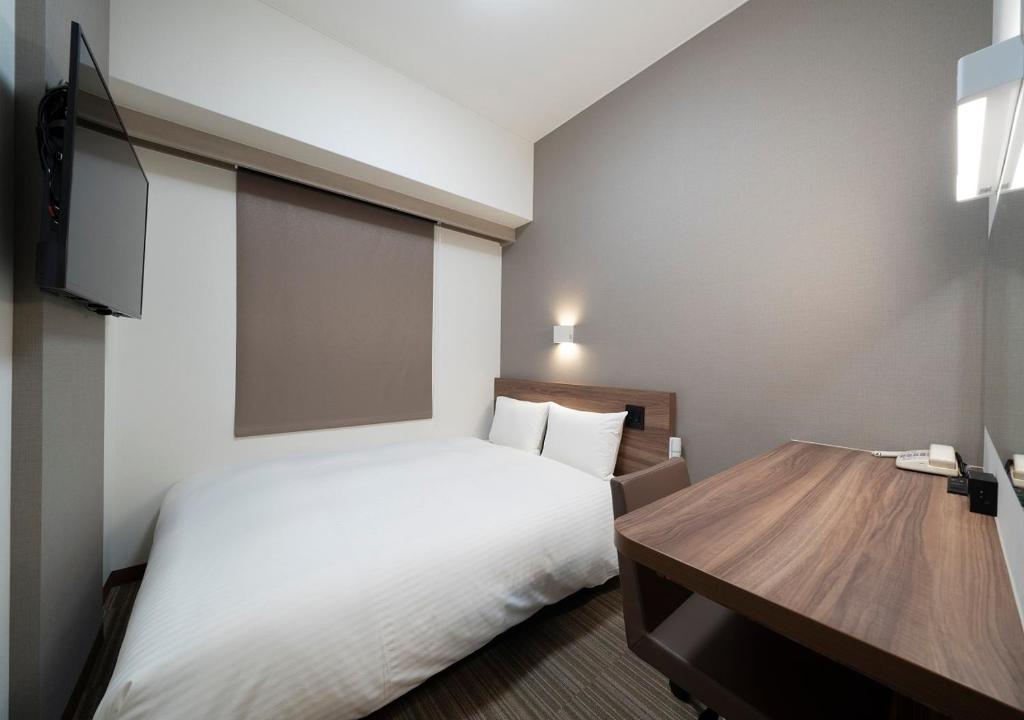 Postel nebo postele na pokoji v ubytování Nagoya B's Hotel