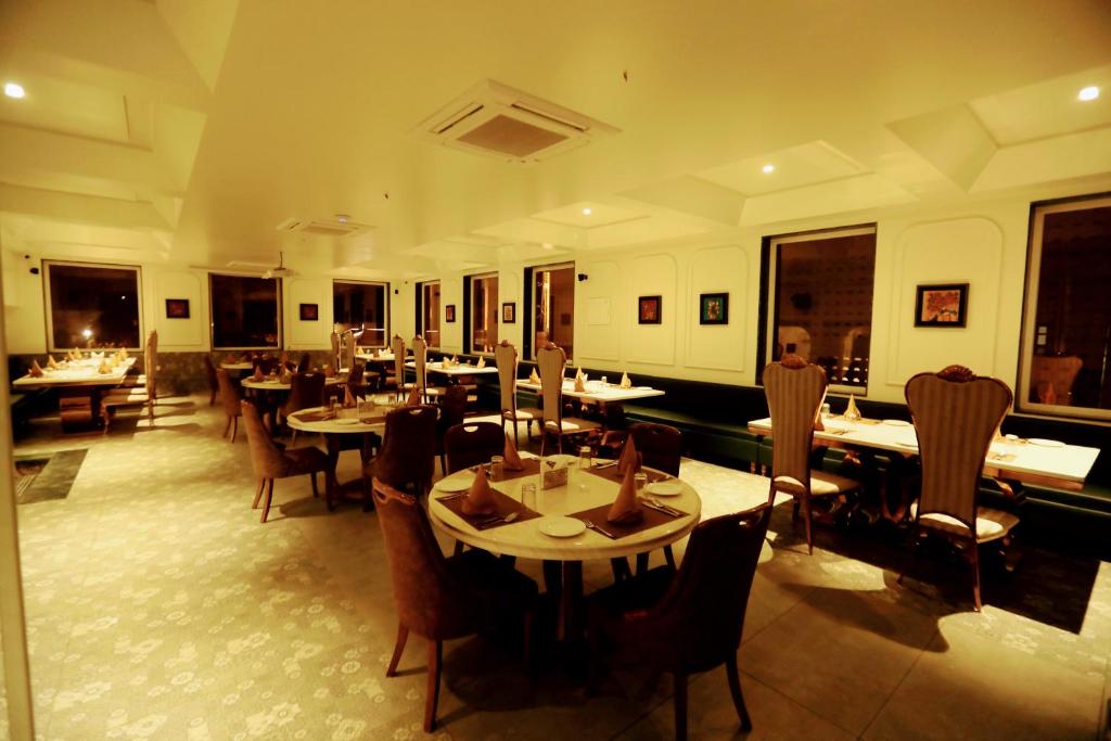 Posezení v ubytování Stardom Resort Jaipur
