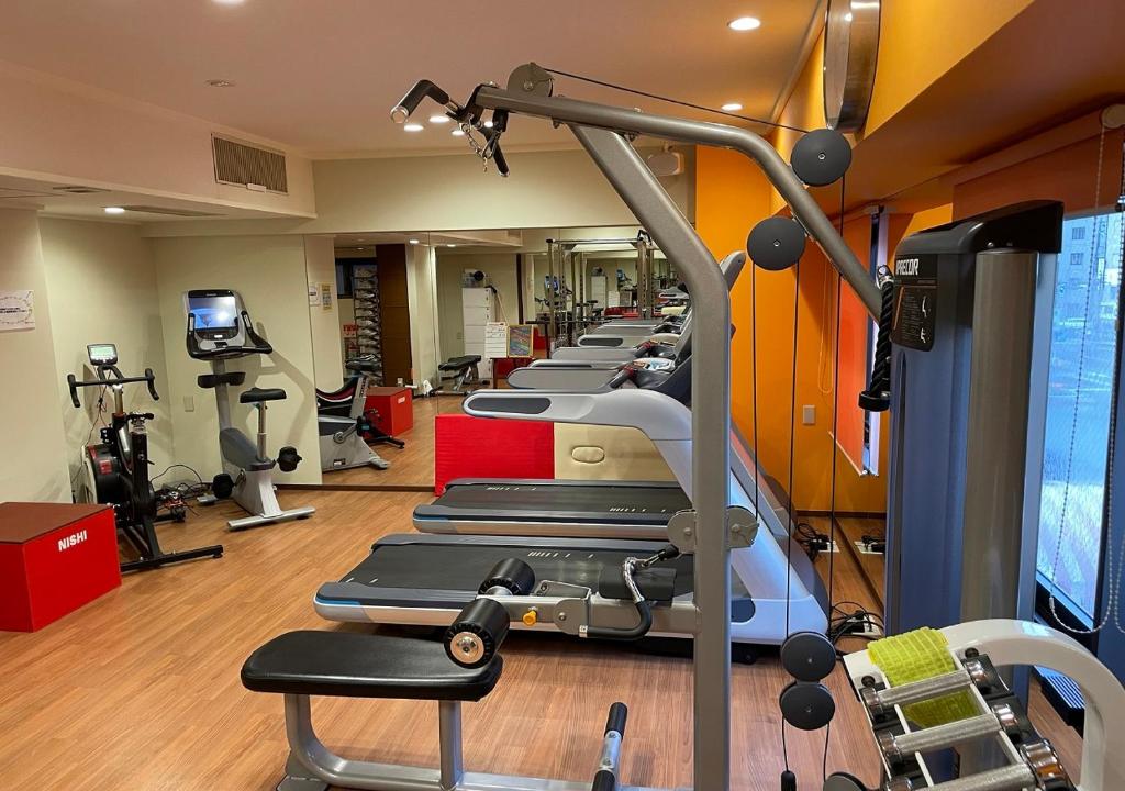 Fitness centrum a/nebo fitness zařízení v ubytování Nagoya B's Hotel