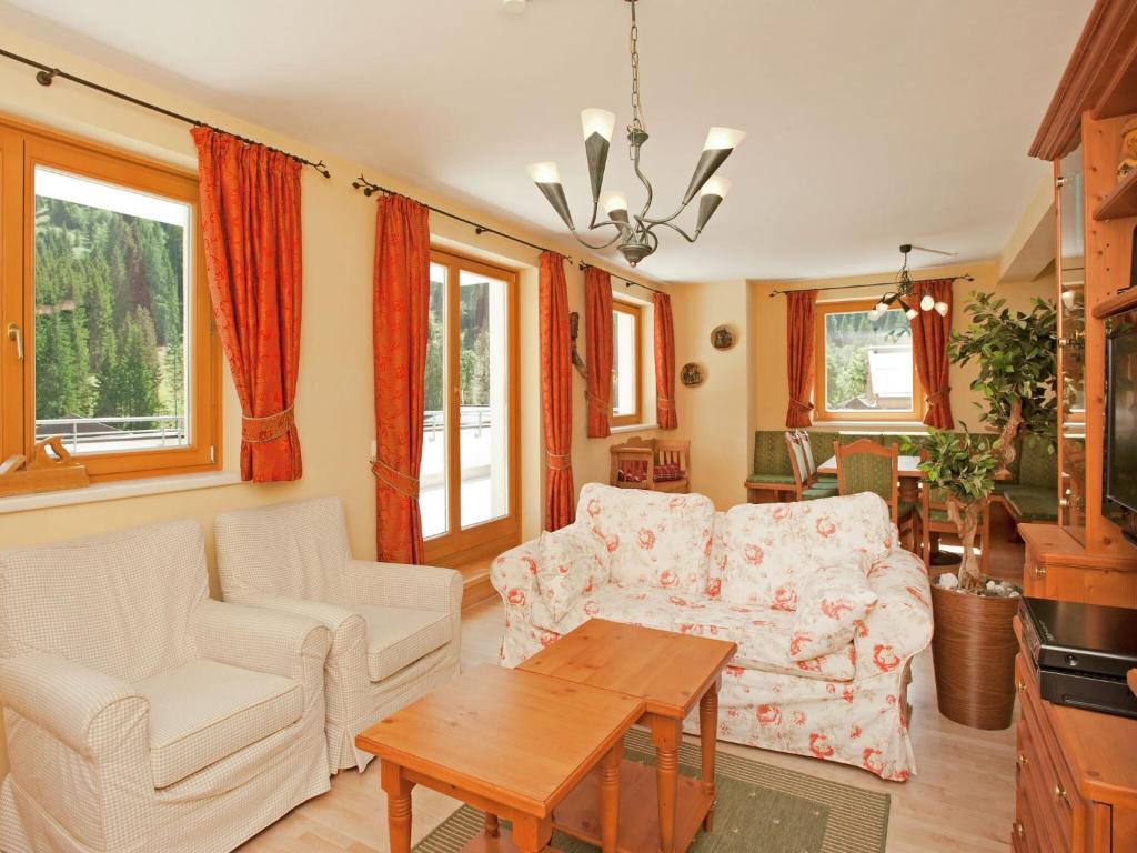 Posedenie v ubytovaní Chalet apartment in Saalbach-Hinterglemm