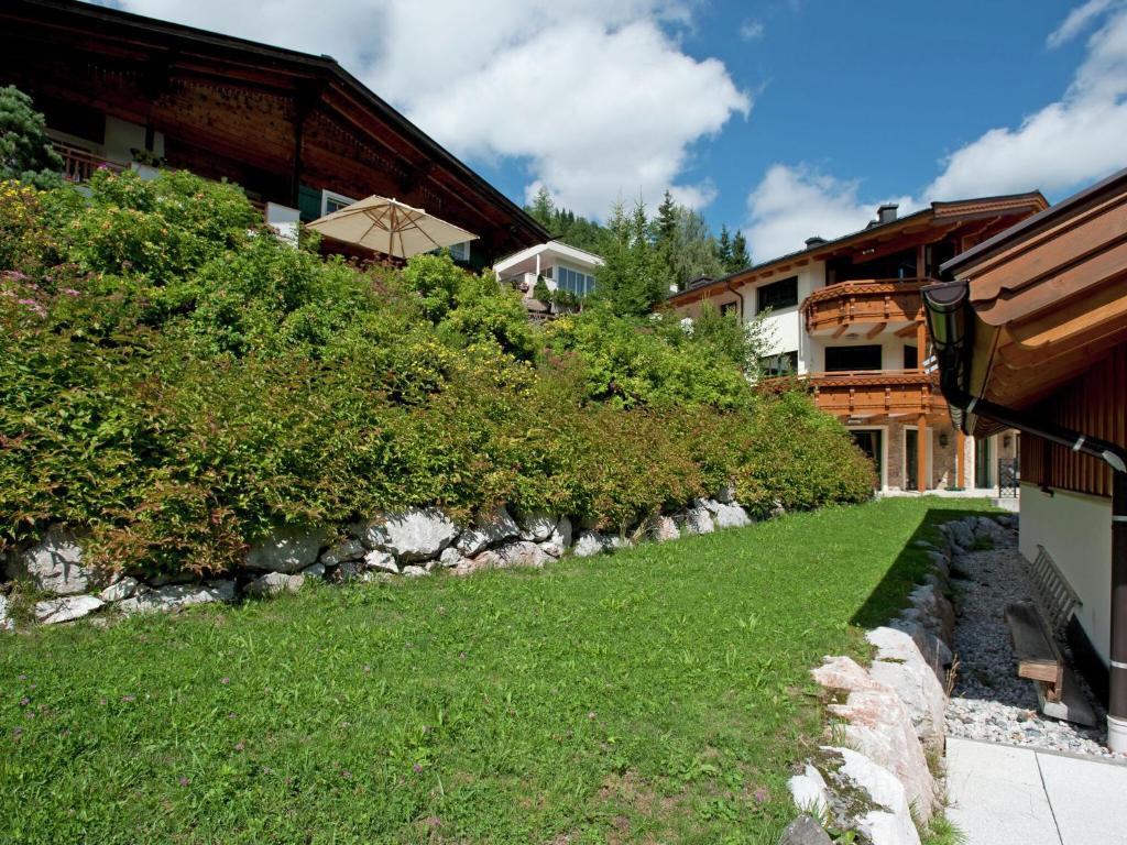 Vonkajšia záhrada v ubytovaní Chalet apartment in Saalbach-Hinterglemm