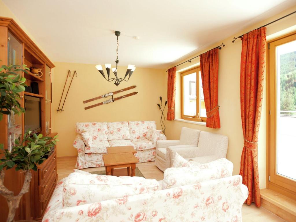 Posedenie v ubytovaní Chalet apartment in Saalbach-Hinterglemm