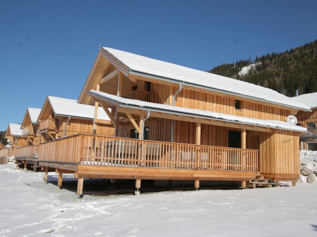Chalet in Hohentauern with hot tub and sauna v zime
