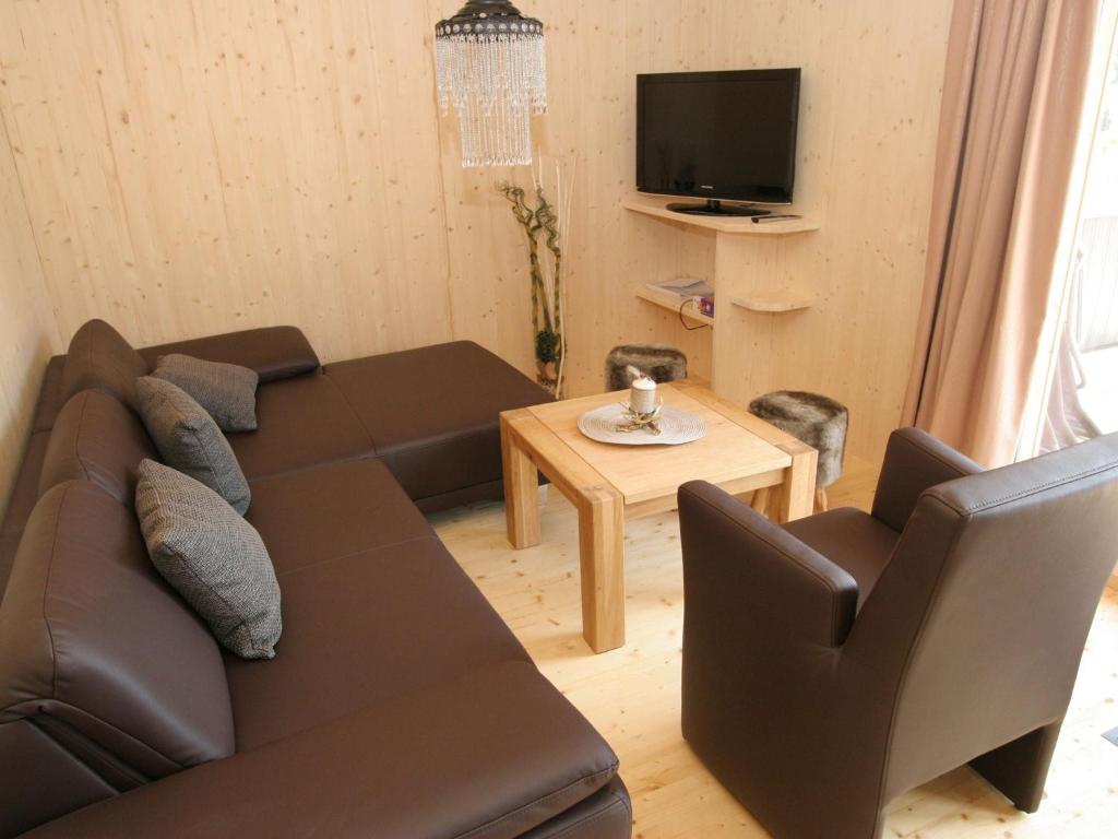 Televízia a/alebo spoločenská miestnosť v ubytovaní Chalet in Hohentauern with hot tub and sauna