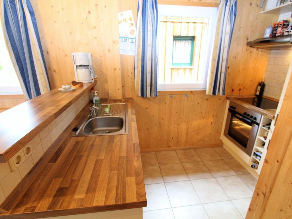 Kuchyň nebo kuchyňský kout v ubytování Chalet in Stadl an der Mur near Ski Slopes