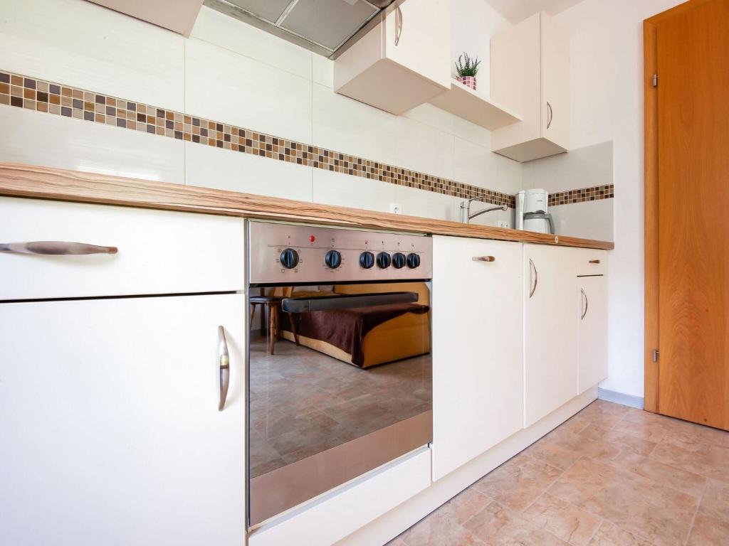 Kuchyň nebo kuchyňský kout v ubytování Attractive apartment in Hainzenberg with ski room