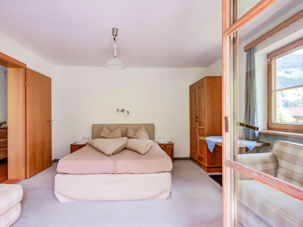Postel nebo postele na pokoji v ubytování Attractive apartment in Hainzenberg with ski room