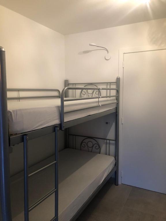 a room with two bunk beds and a refrigerator at ANGEL in Bredene