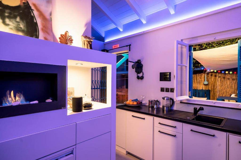 Kuchyň nebo kuchyňský kout v ubytování Tiny Smart House Kefalonia