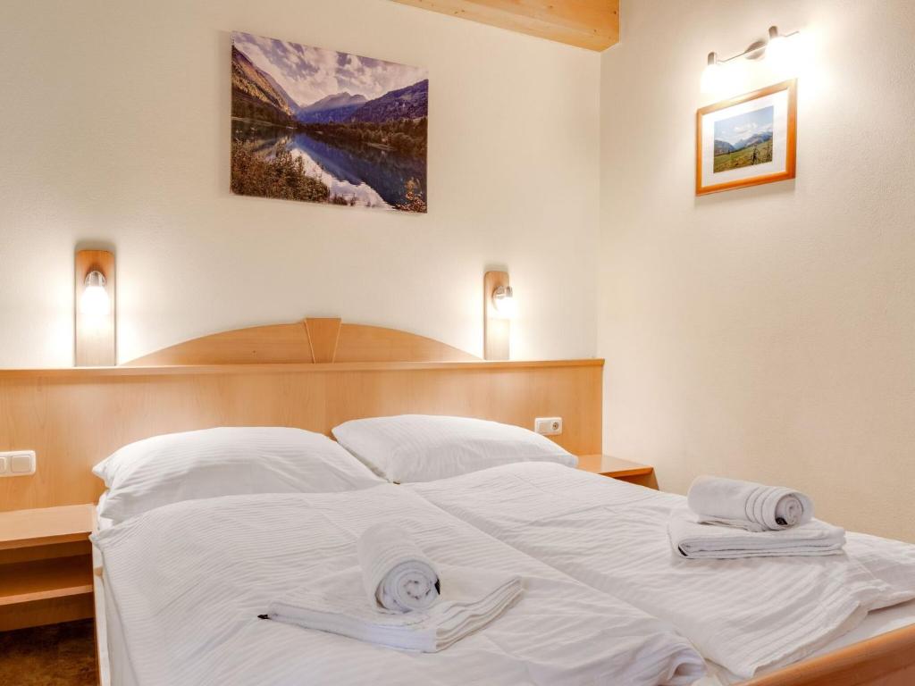 Posteľ alebo postele v izbe v ubytovaní Apartment in Zell am See with Ski Storage Parking Balcony