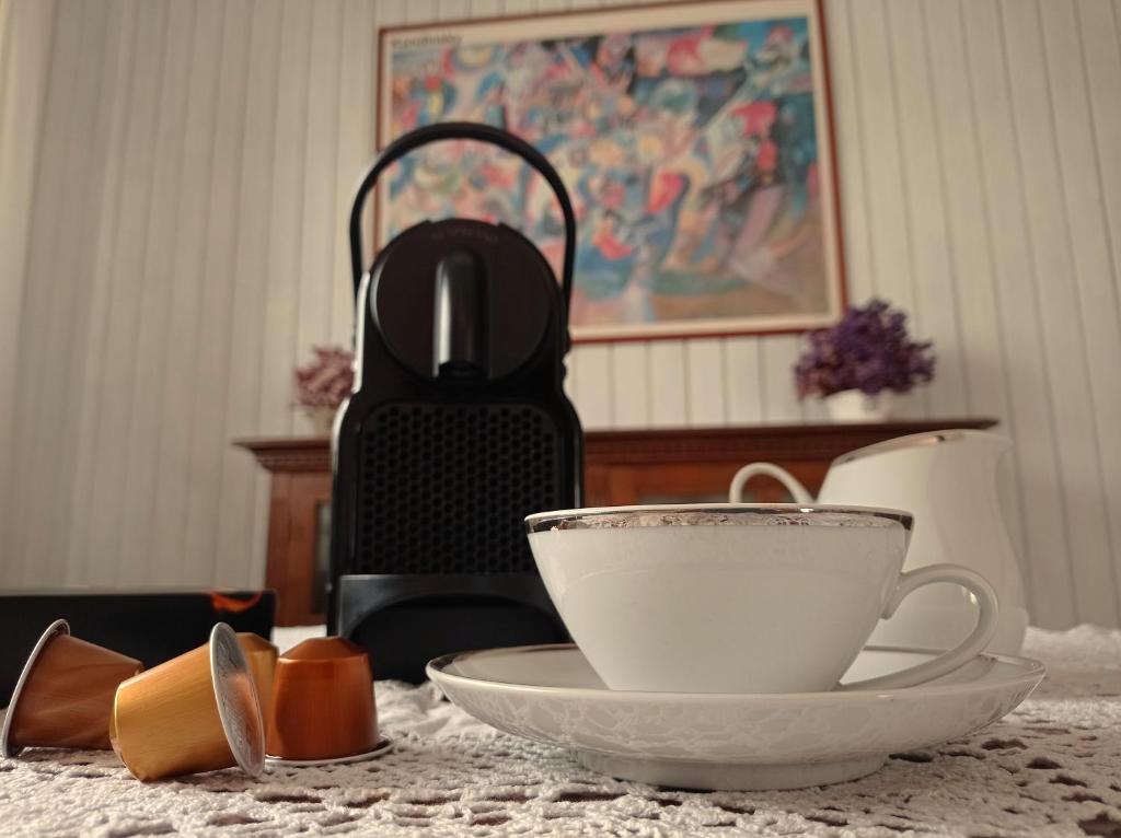 Zestaw do parzenia kawy i herbaty w obiekcie Gli Archi Country Home