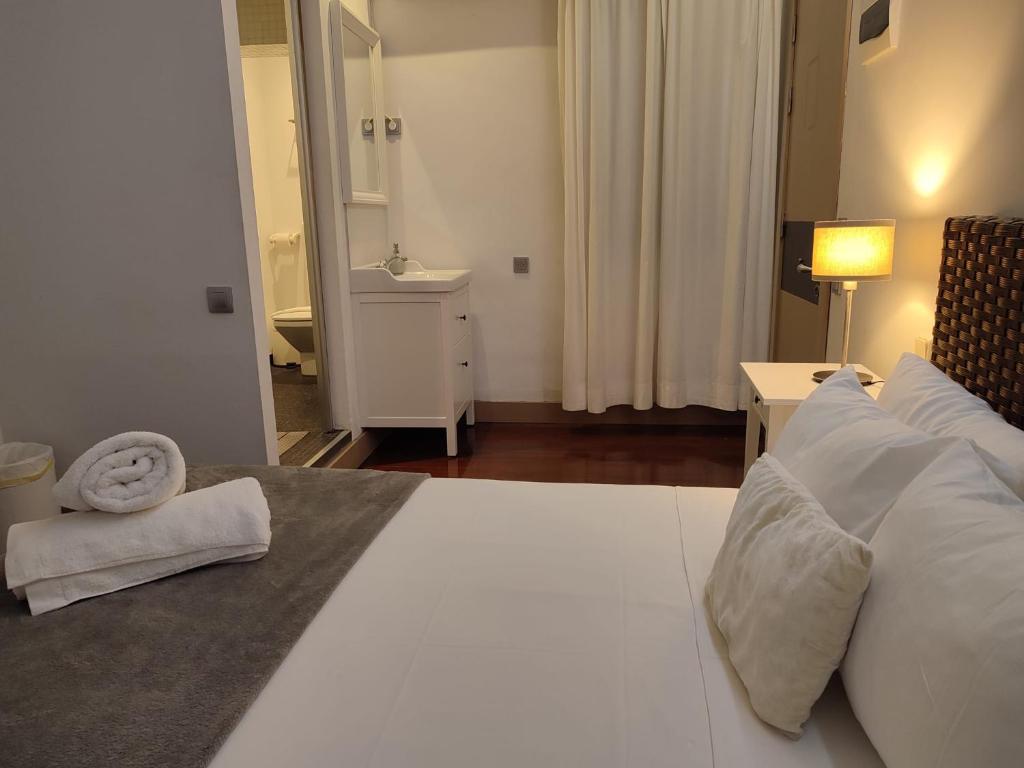 Madrid House Rooms - Double Room With Private Bathroom
