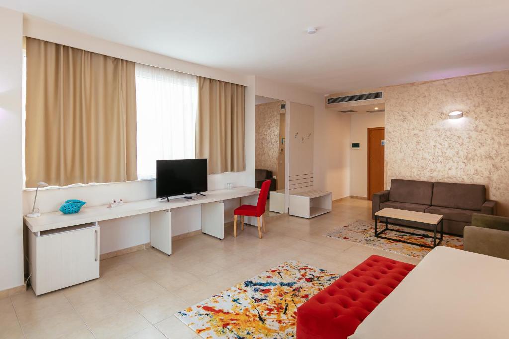 TV a/nebo společenská místnost v ubytování Horizont Hotel
