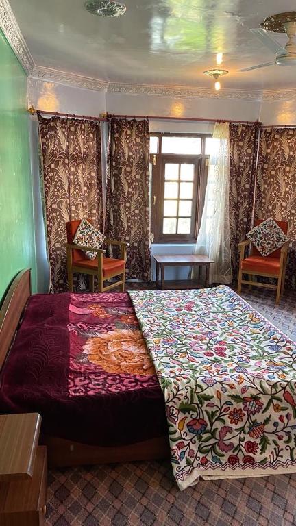 Postel nebo postele na pokoji v ubytování Dilaram Guest House