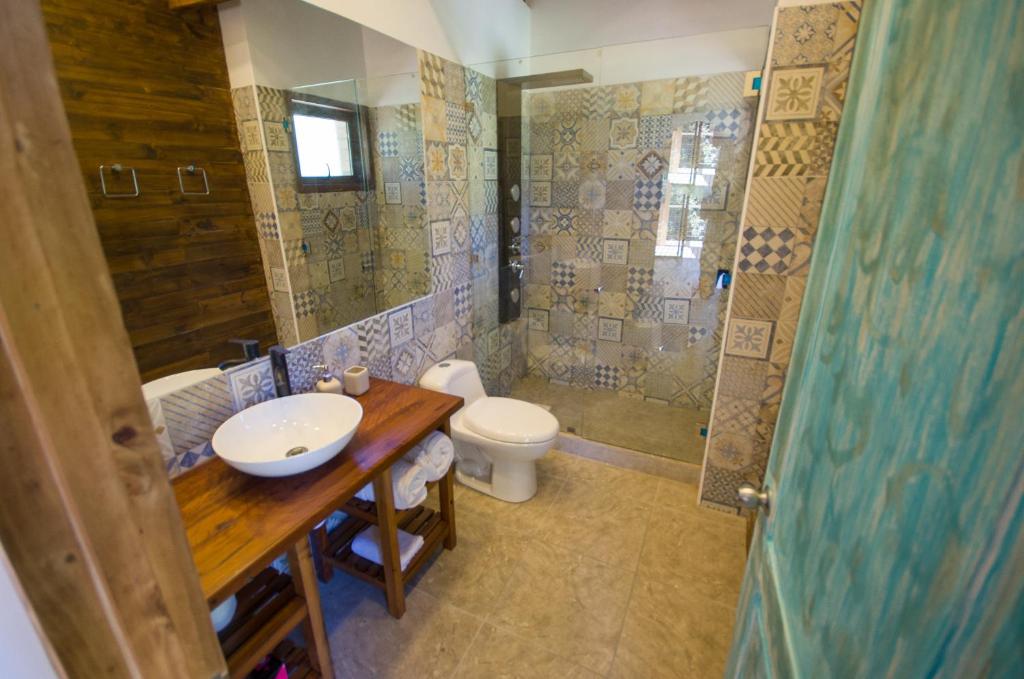 Koupelna v ubytování cabaña con tinaja en viña narbona wines