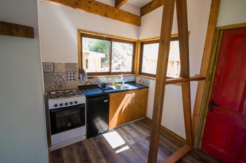 Kuchyň nebo kuchyňský kout v ubytování cabaña con tinaja en viña narbona wines