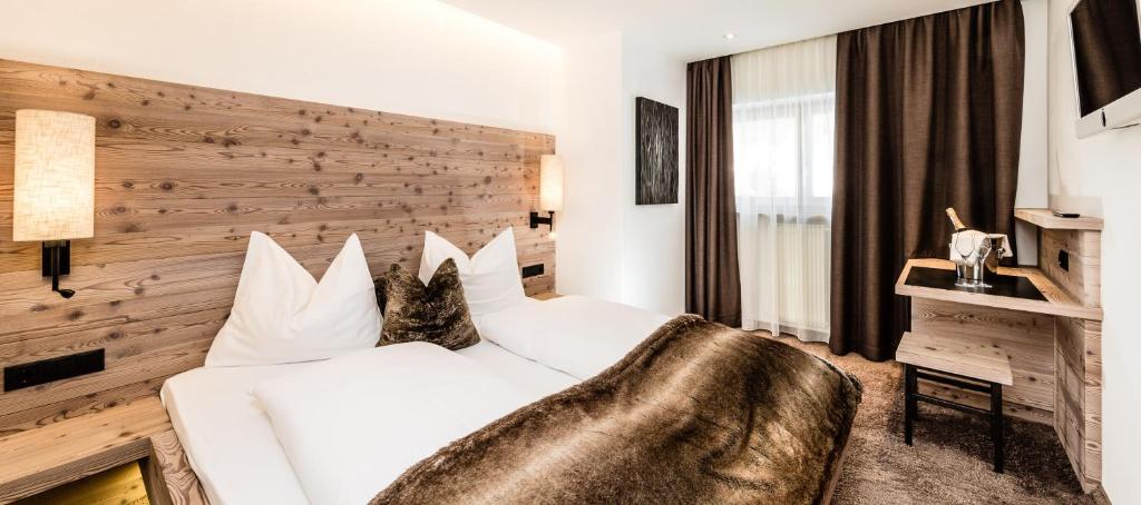 Postel nebo postele na pokoji v ubytování ArtHotel Anterleghes - Gardenahotels