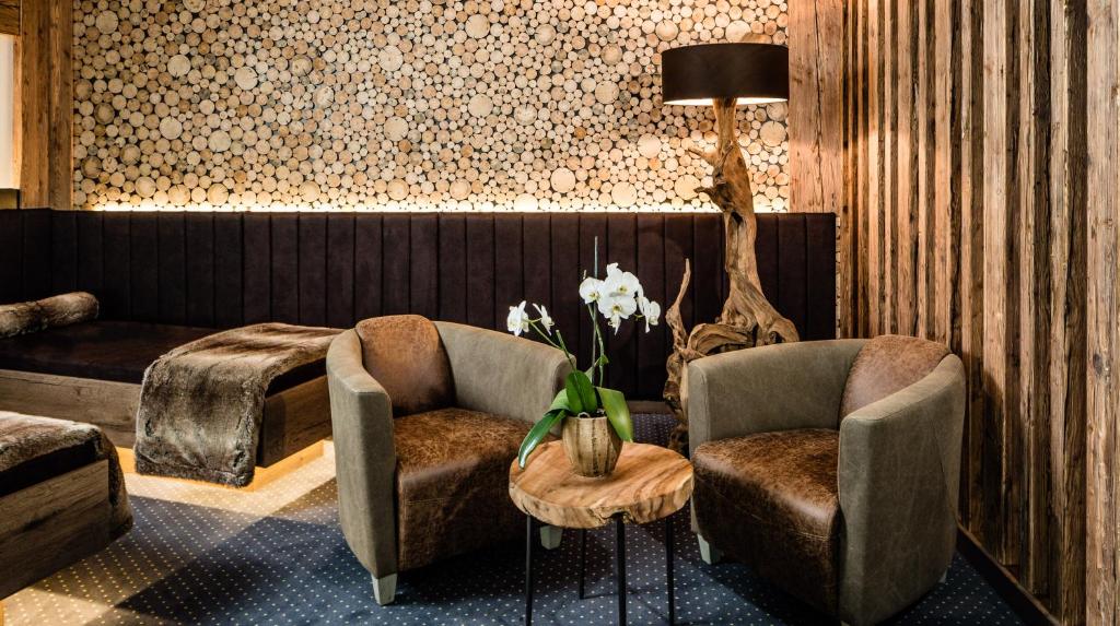 Posezení v ubytování ArtHotel Anterleghes - Gardenahotels