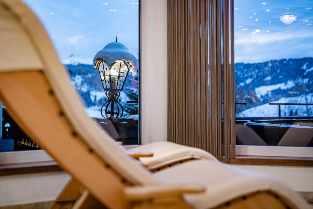 Nespecifikovaný výhled na hory nebo výhled na hory při pohledu z hotelu