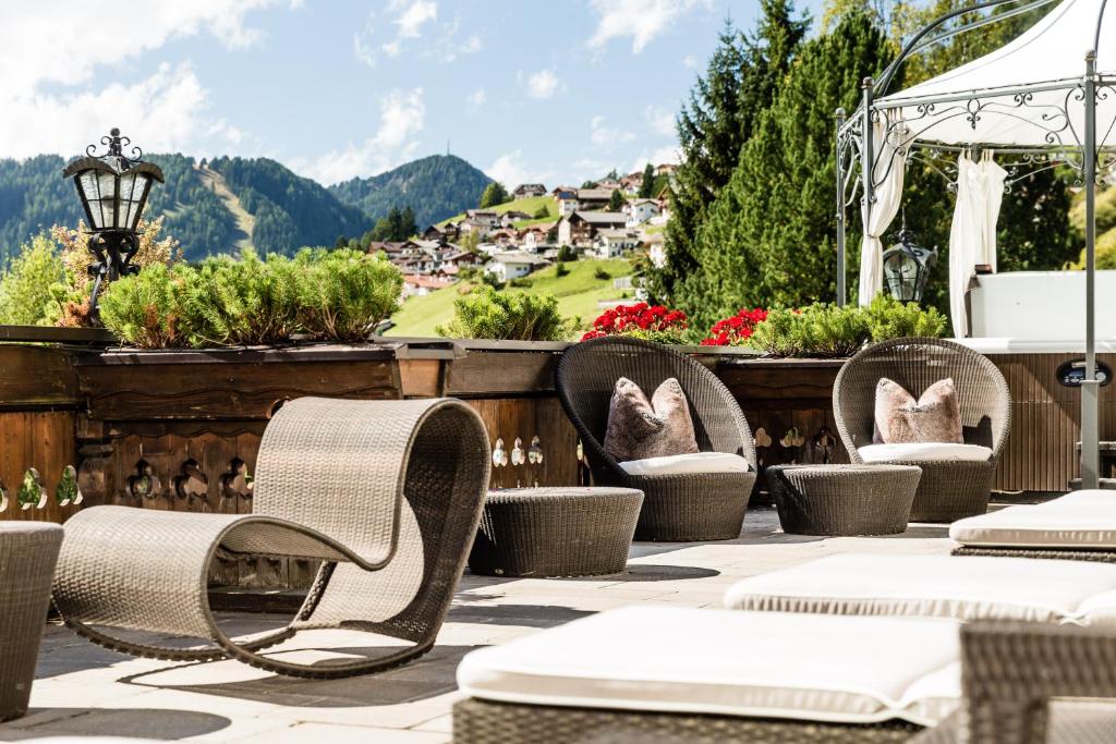 Nespecifikovaný výhled na hory nebo výhled na hory při pohledu z hotelu