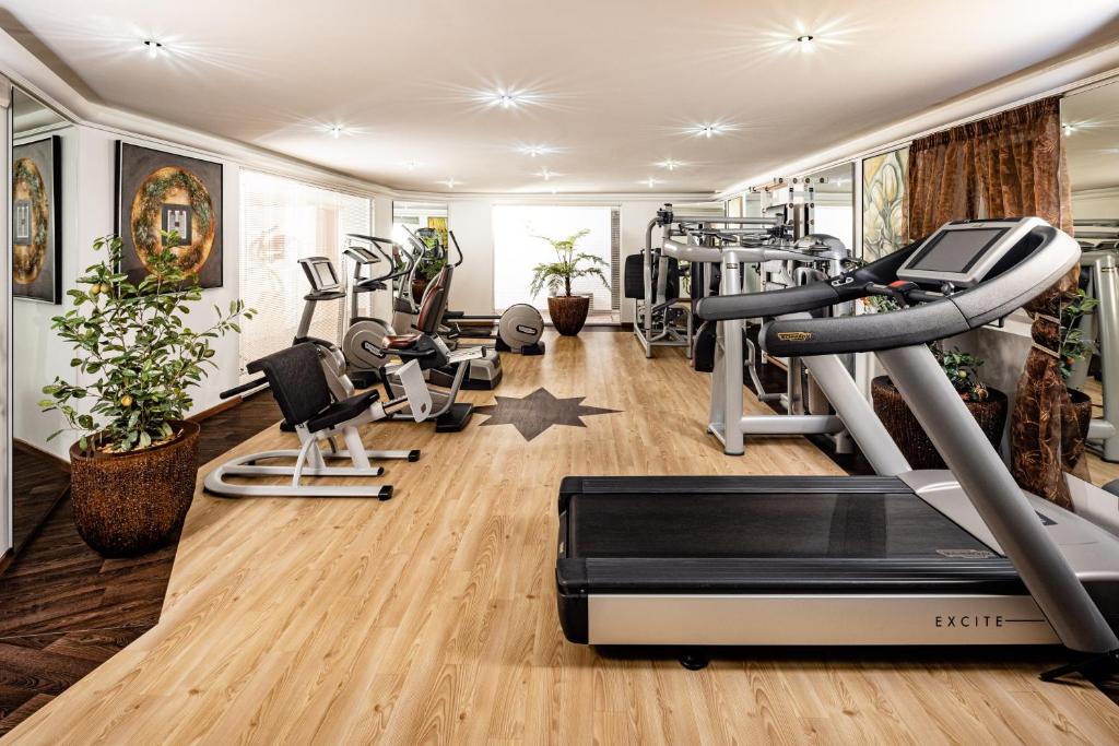 Fitness centrum a/nebo fitness zařízení v ubytování Romantik & Family Hotel Gardenia***S