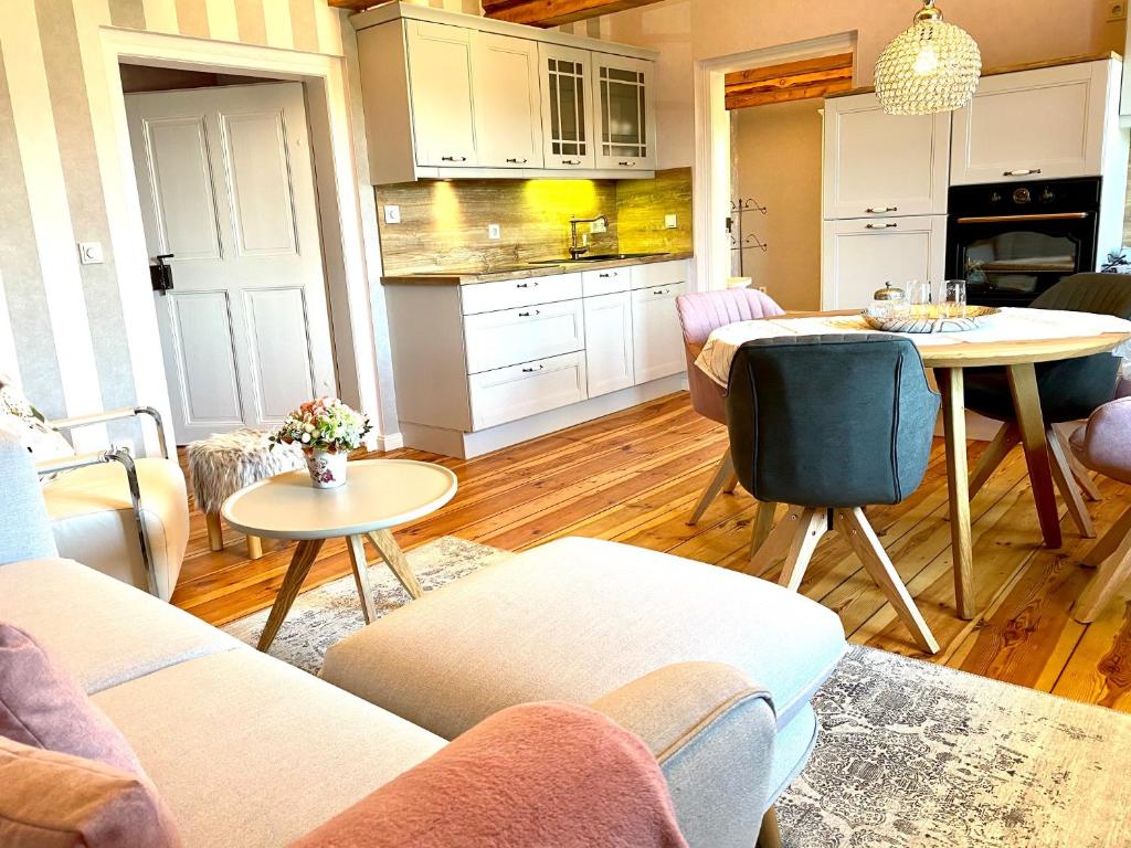 Kuchyň nebo kuchyňský kout v ubytování Villa B das zauberhafte Chalet