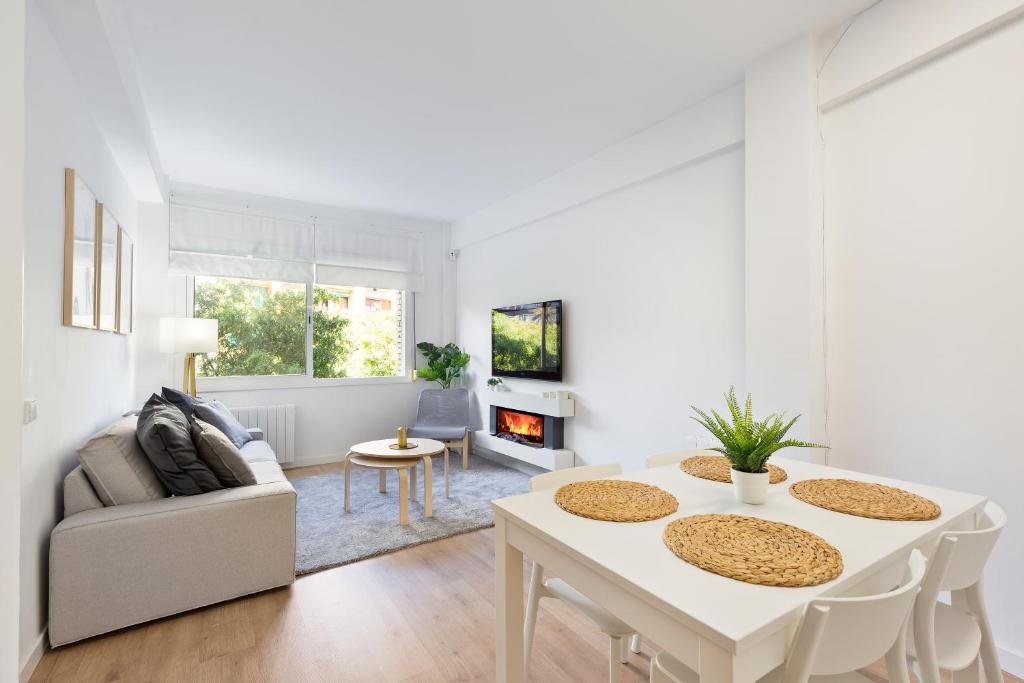 Gallery image of Suites Barcelona Park G&uuml;ell in Barcelona