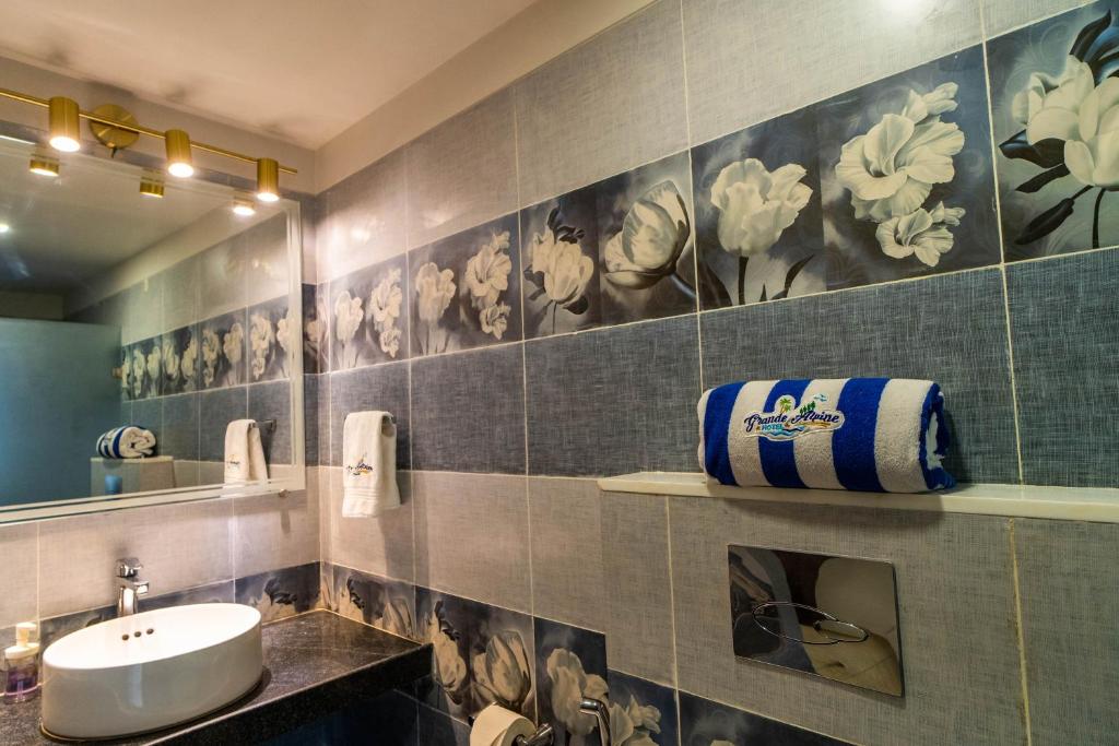 Koupelna v ubytování Grande Alpine Hotel