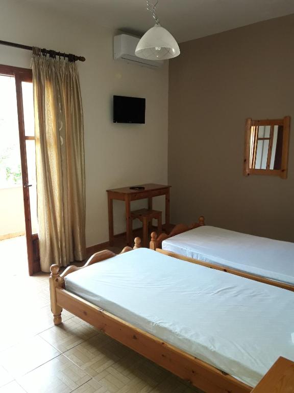 Postel nebo postele na pokoji v ubytování Chrysanthy Apartments