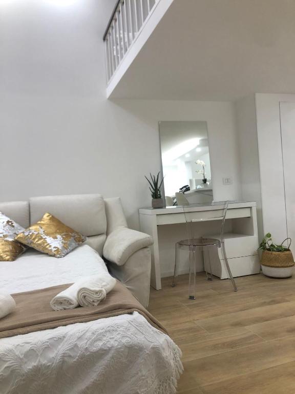 A seating area at Modern Mini Loft apartment Roma