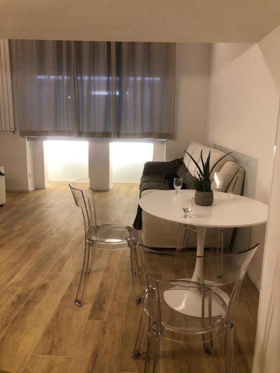 A seating area at Modern Mini Loft apartment Roma