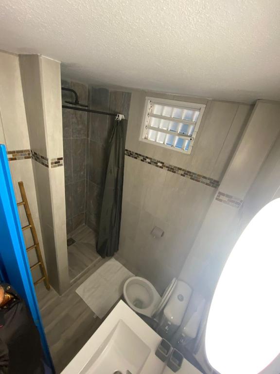 Koupelna v ubytování Studio A101, près de la mer Village du Diamant