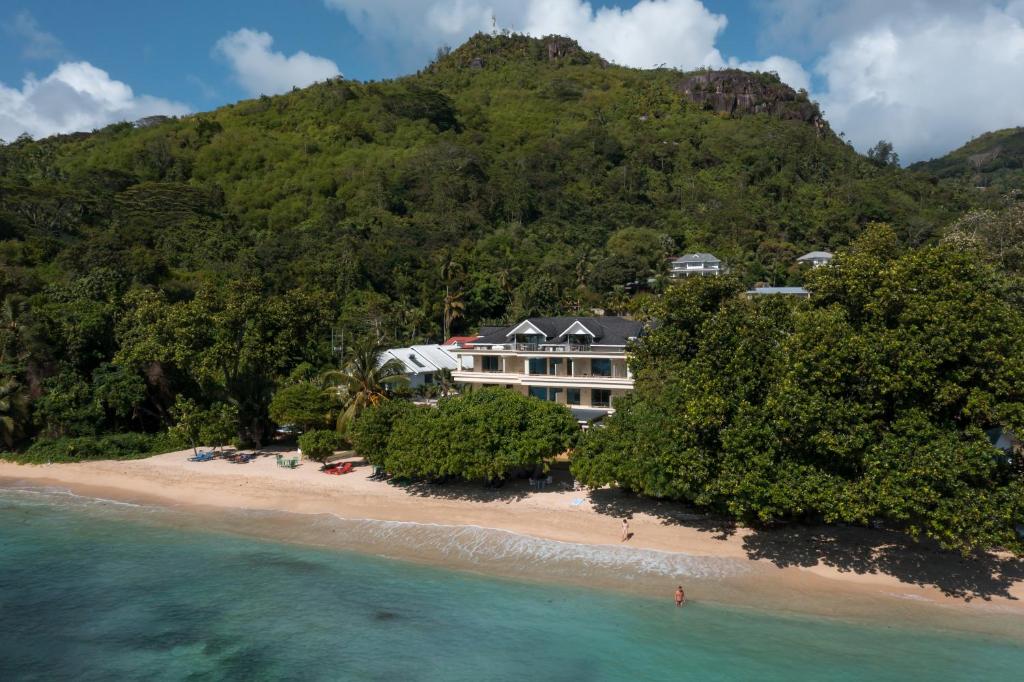 Ptičja perspektiva nastanitve Crown Beach Hotel Seychelles