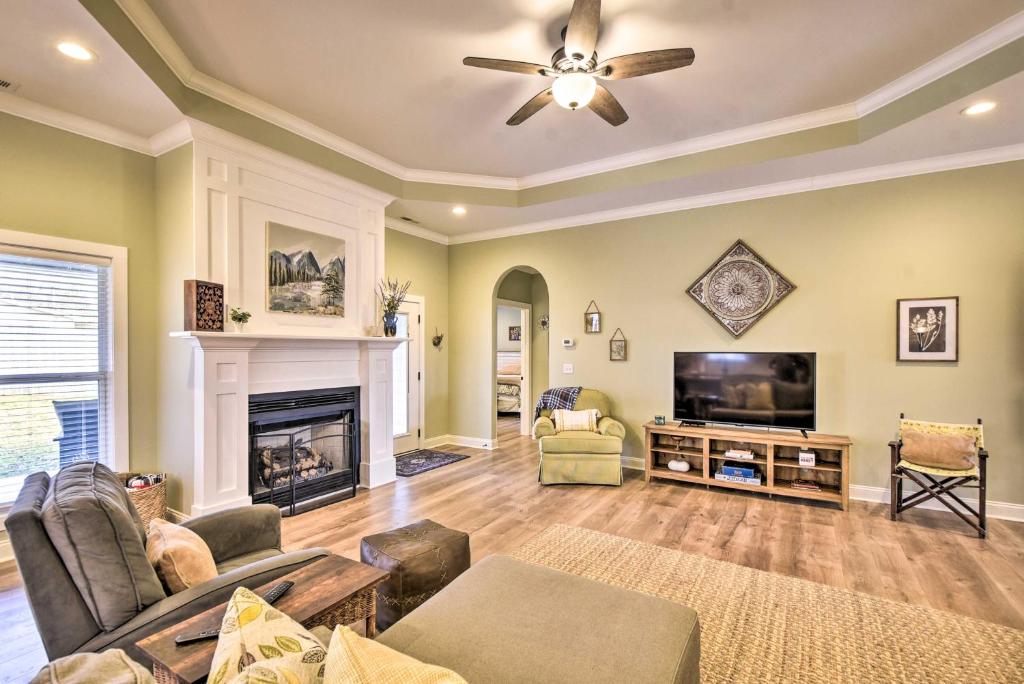 Newly Built Arab Abode Near Guntersville Lake - Vakantiehuis