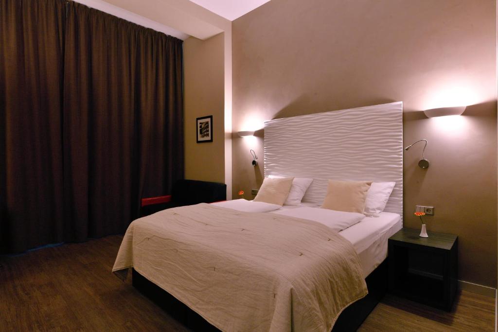 Postel nebo postele na pokoji v ubytování Artim Hotel