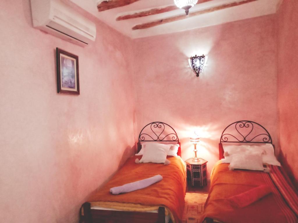 Postel nebo postele na pokoji v ubytování Riad Essaoussan