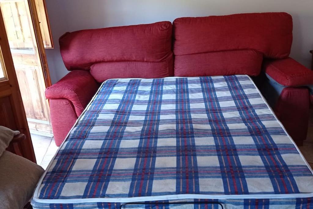 A bed or beds in a room at casa sobre rio Noguera Pallaresa