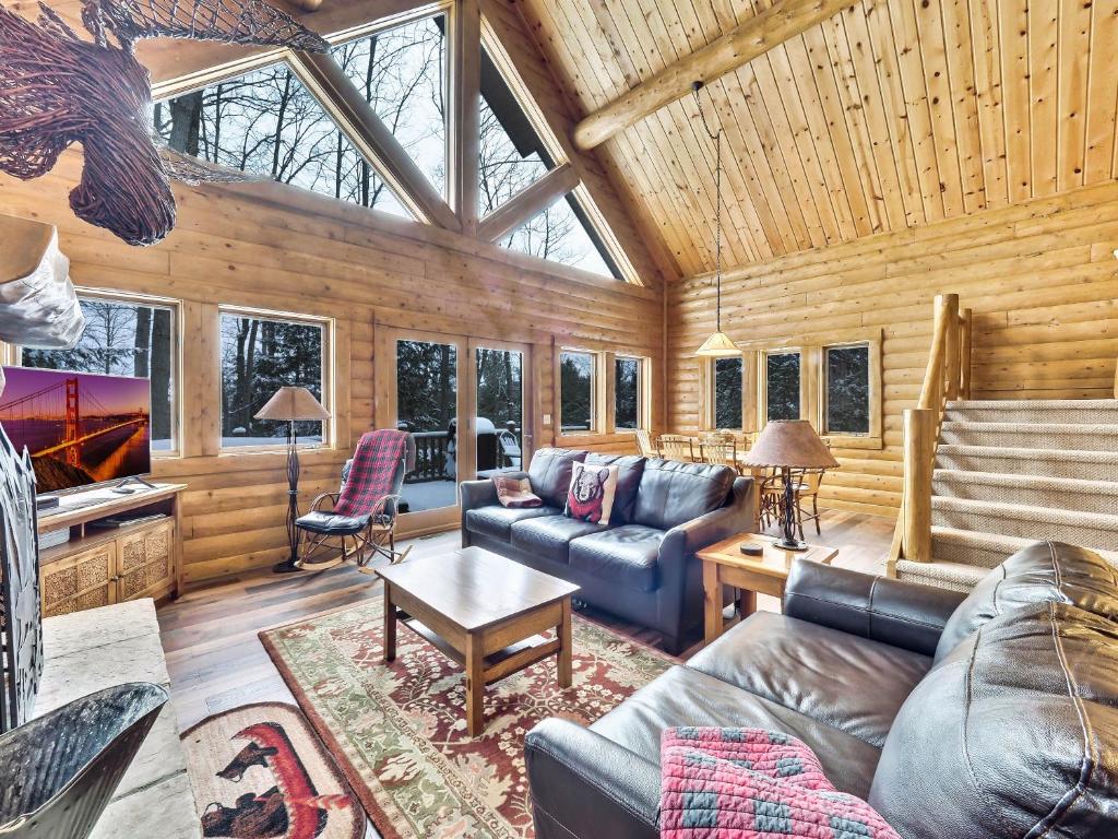 801 Mountain Cabin, Boyne Falls (updated prices 2024)