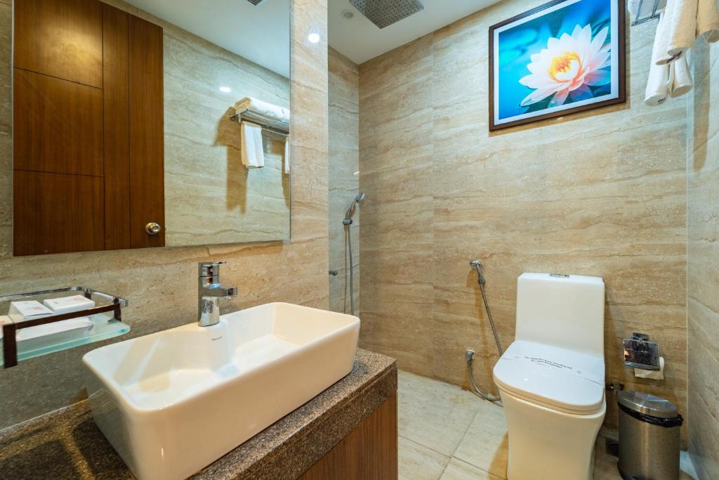 Koupelna v ubytování La Grrande Malar - The Boutique Hotel Pondicherry