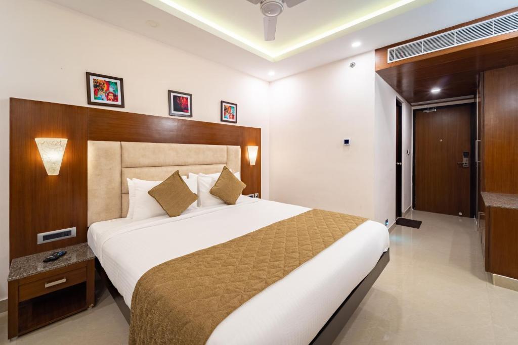 Postel nebo postele na pokoji v ubytování La Grrande Malar - The Boutique Hotel Pondicherry