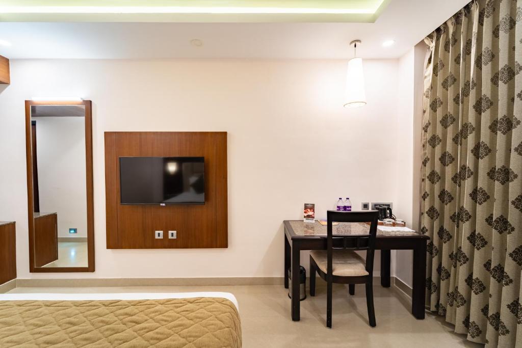 TV a/nebo společenská místnost v ubytování La Grrande Malar - The Boutique Hotel Pondicherry